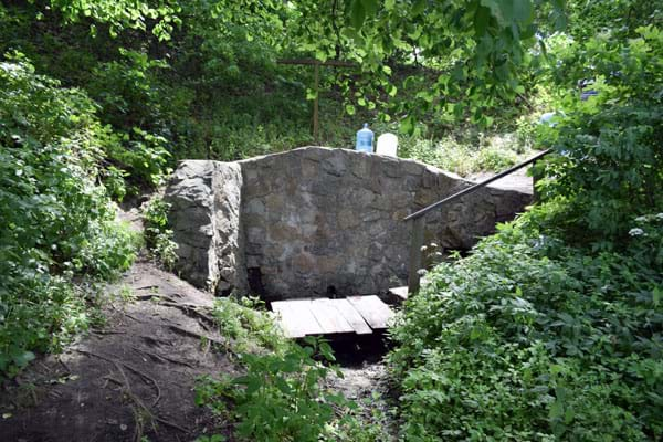 Дзвінковське природне джерело